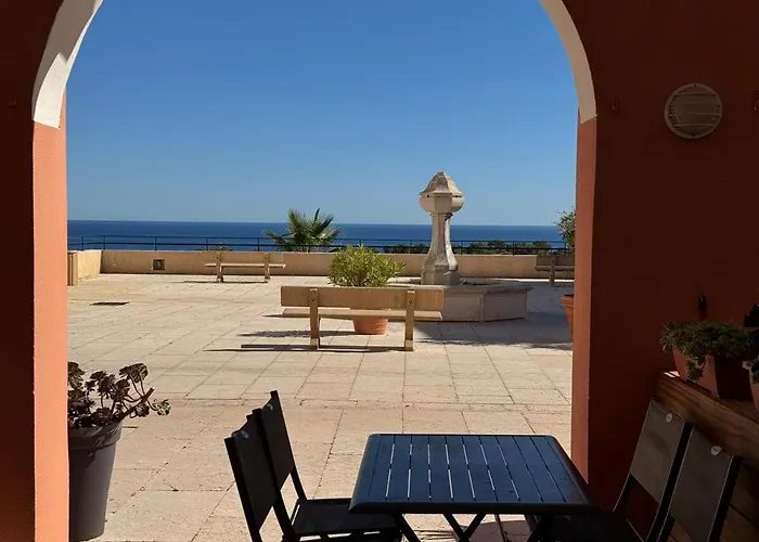 Cap Esterel - 2 Pieces Vue *