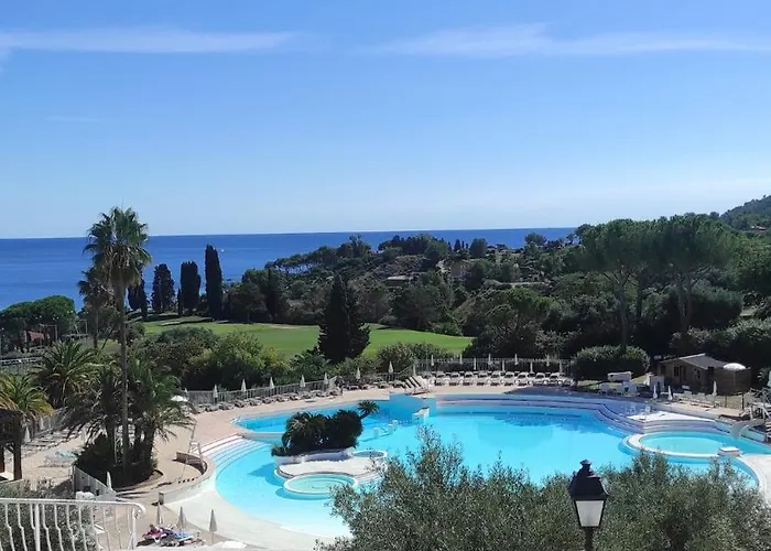 Cap Esterel - 2 Pieces Vue